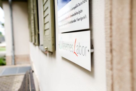 Die Kurse finden im Gläsernen Labor auf dem Forschungscampus in Berlin-Buch statt (Foto: Katharina Bohm)