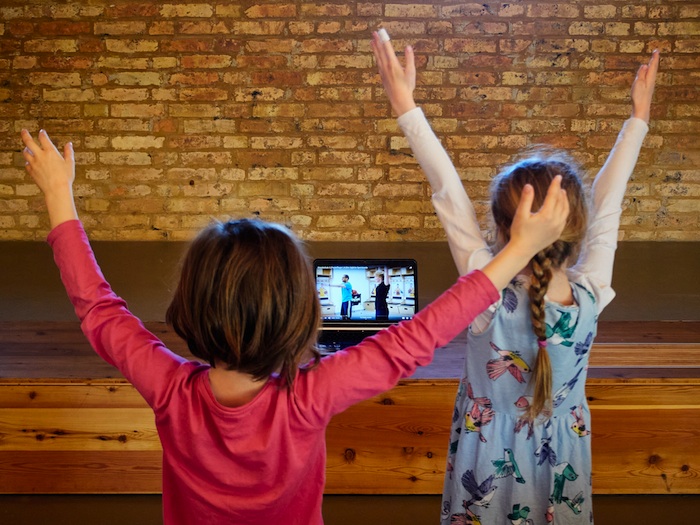 Diese beiden Kinder machen es vor: Mehr Bewegung ist eine der effektivsten Maßnahmen für Jung und Alt gegen Diabetes - auch in Nicht-Corona-Zeiten und zur Vorbeugung. (Foto: Matthias Ritter)