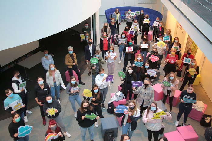 42 Auszubildenden starten am Helios Bildungszentrum in den Zukunftsjob Pflege. (Foto: Birgit Gugath/Helios Kliniken)