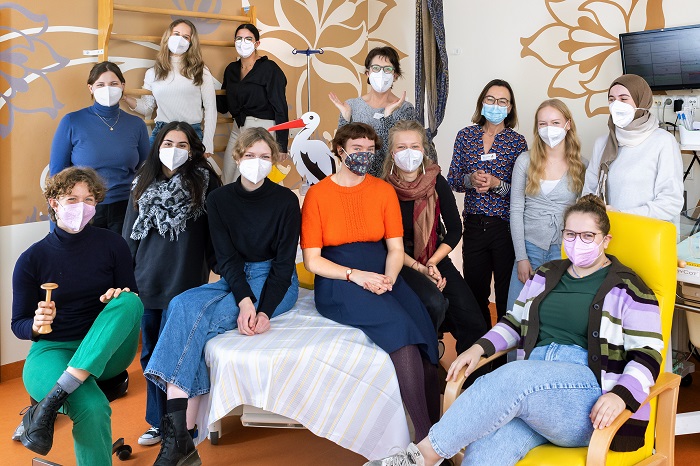 Die neuen Hebammenstudentinnen am Helios Klinikum Berlin-Buch (Foto: Thomas Oberländer/Helios Kliniken