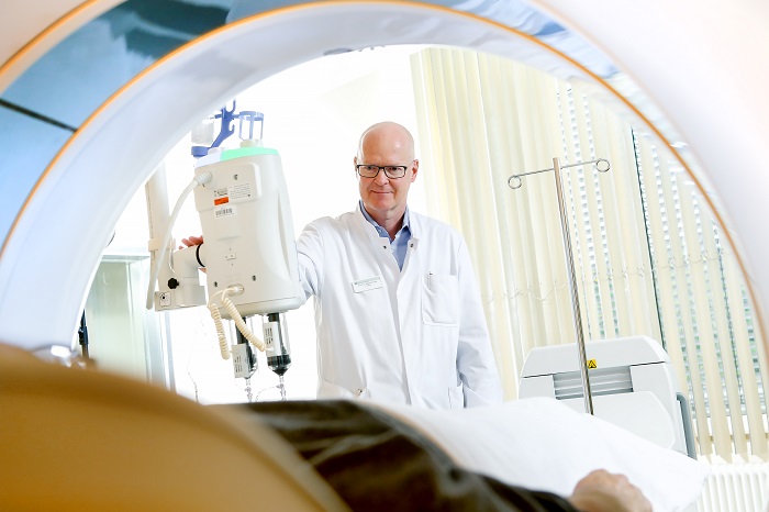 Prof. Dr. med. Stefan Dresel, Chefarzt der Nuklearmedizin in den Helios Kliniken Berlin-Buch (Foto: Thomas Oberländer / Helios)