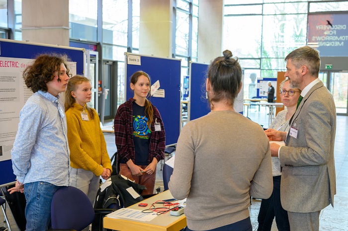 Ausstellung der Jugend-forscht-Projekte von 2023 im MDC.C, Campus Berlin-Buch (Foto: Peter Himsel / Campus Berlin-Buch GmbH)