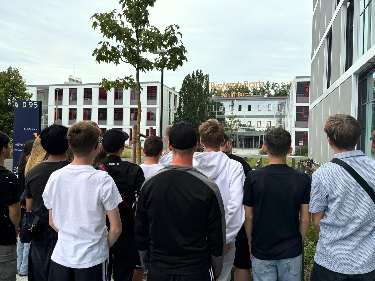 Auf dem Wissenschafts- und Biotechcampus gab es für die Jugendlichen interessante Einblicke in die Berufswelt (Foto: Campus Berlin-Buch GmbH)