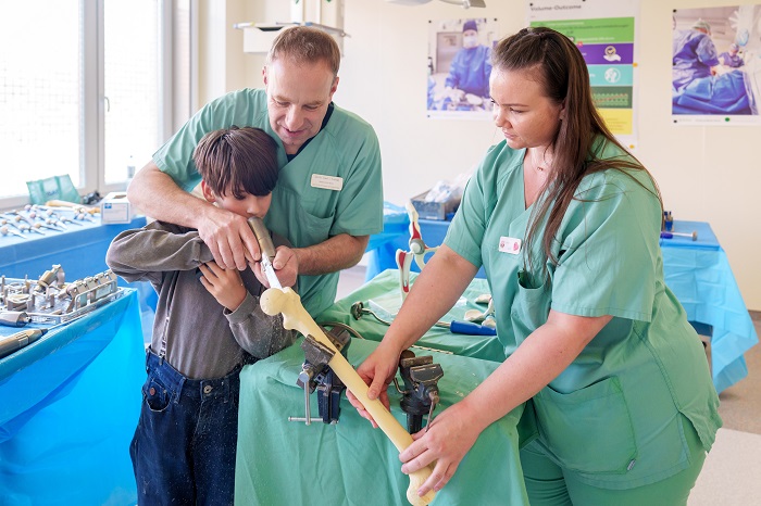 Ein Highlight der Langen Nacht der Wissenschaften im Helios Klinikum Berlin-Buch ist der interaktive Rundgang durch den Zentral OP. (Foto: Dirk Pagels / Helios Kliniken(