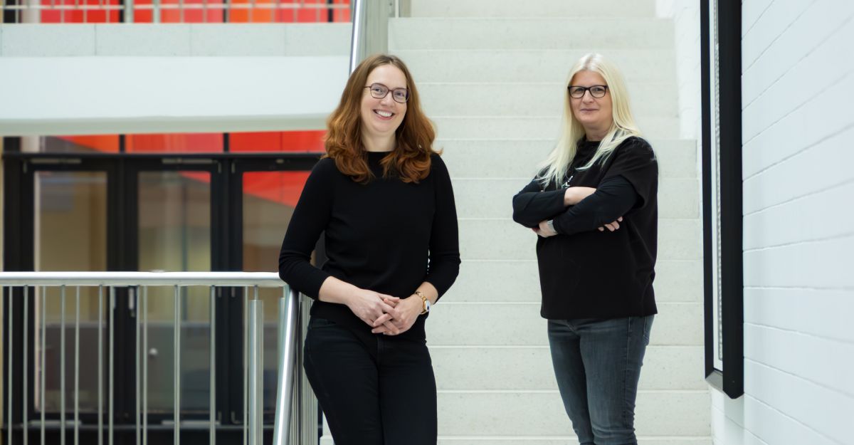 Dr. Ines Lahmann and Dr. Mina Gouti (right). Photo: Felix Petermann, Max Delbrück Center